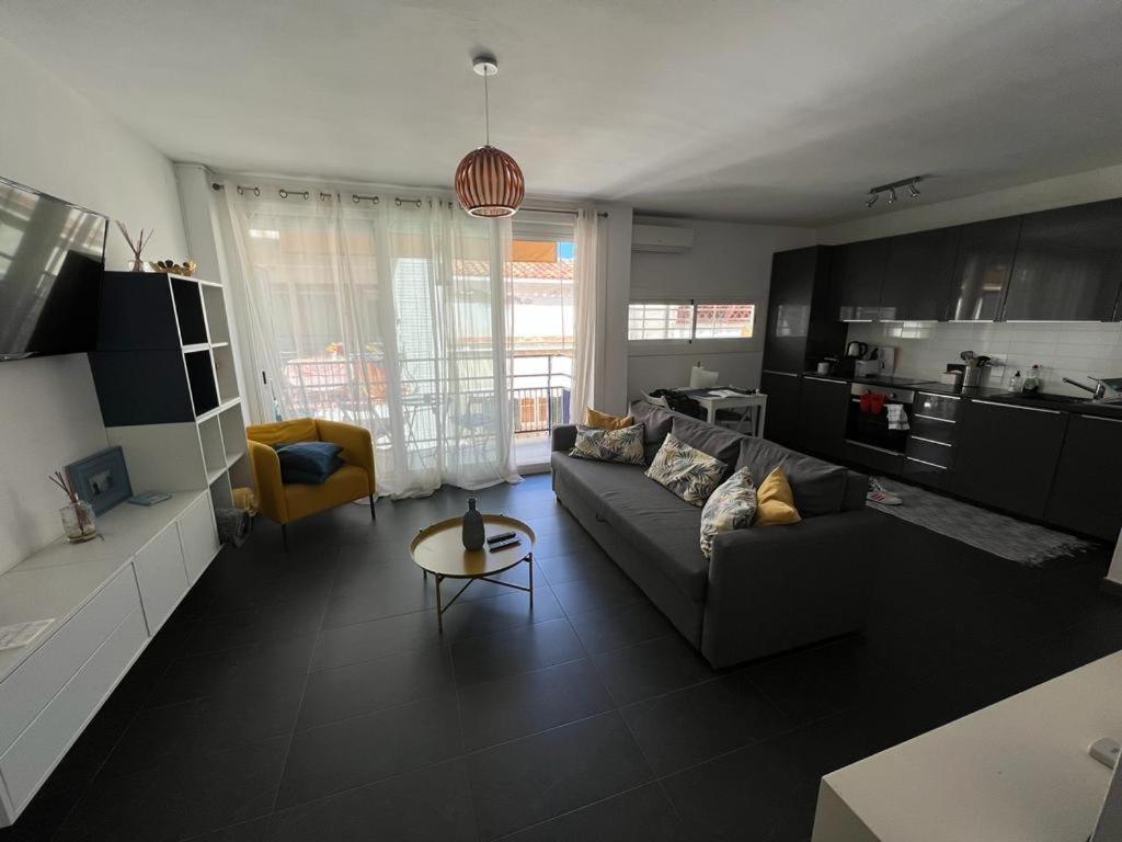 Sunny Flat In Sitges 30 Seconds To Beach, Balcony & Sea Views! Exteriér fotografie