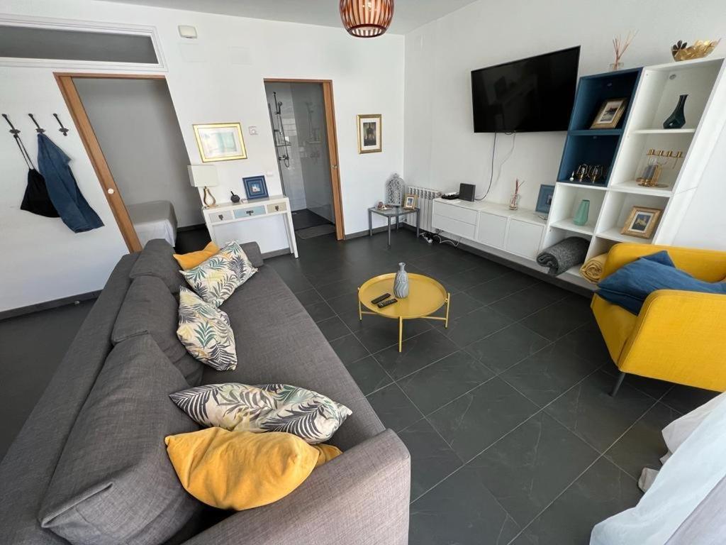 Sunny Flat In Sitges 30 Seconds To Beach, Balcony & Sea Views! Exteriér fotografie