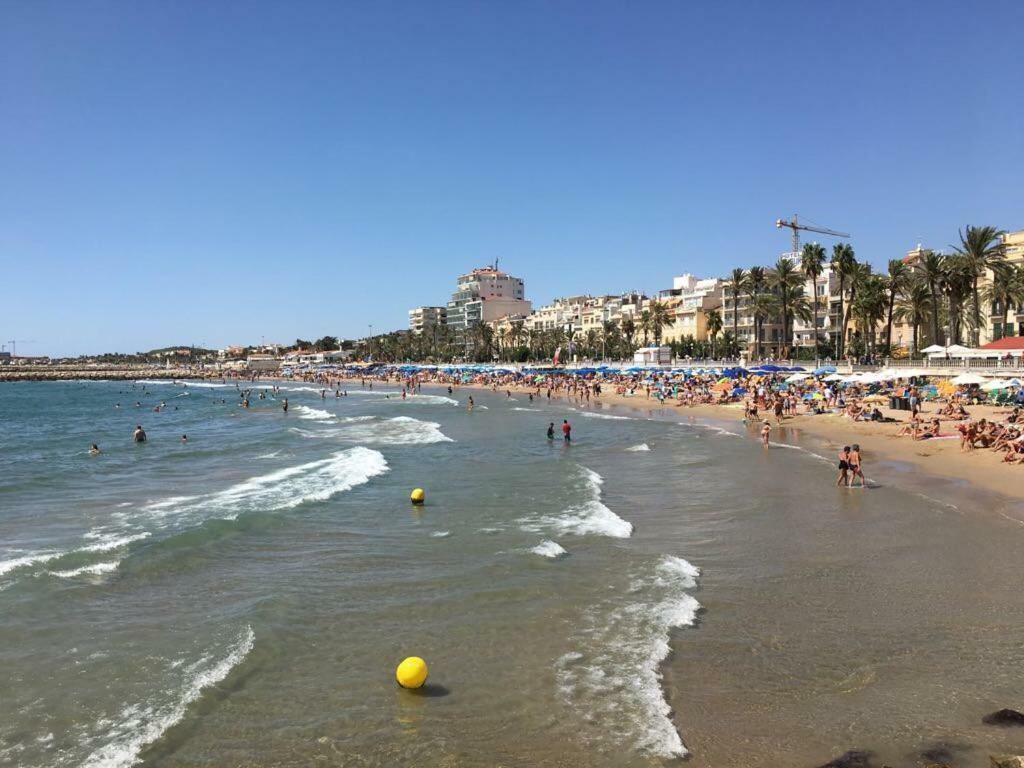 Sunny Flat In Sitges 30 Seconds To Beach, Balcony & Sea Views! Exteriér fotografie